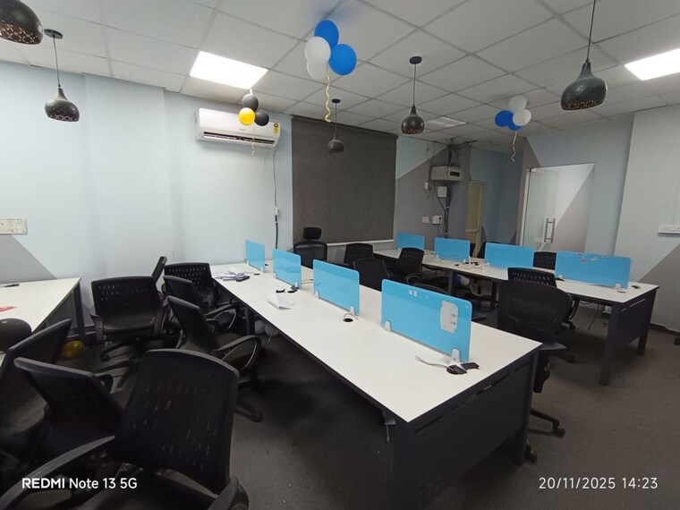 Team Area, sector 4 Commercial Office Space 2700 Sq.Ft. In Sector 4 Noida 9942713