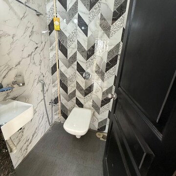 Team Area in 2 BHK Apartment at Jogeshwari West – for Rent