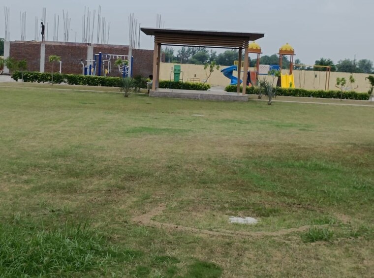 Garden, sector 98  145 Sq.Yd. Plot In Sector 98 Faridabad 9942684