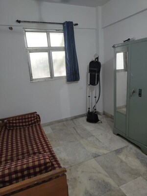 Room in 1 BHK Apartment at Vakola – for Rent