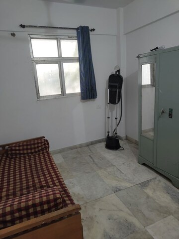 Room in 1 BHK Apartment at Vakola – for Rent