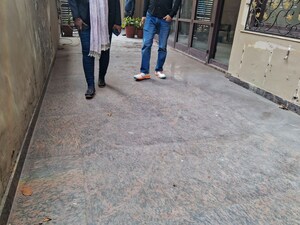 Parking in 3 BHK Builder Floor at East Of Kailash – for Rent