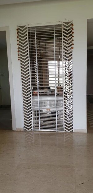 Room in 3 BHK Apartment at Lodha Fiorenza, Goregaon East – for Rent