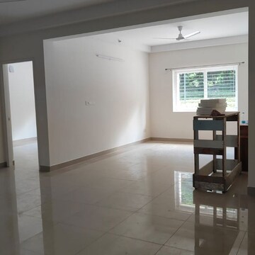 Room in 2 BHK Apartment at Mantri Webcity, Hennur Road – for Rent