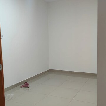 Room in 2 BHK Apartment at Mantri Webcity, Hennur Road – for Rent