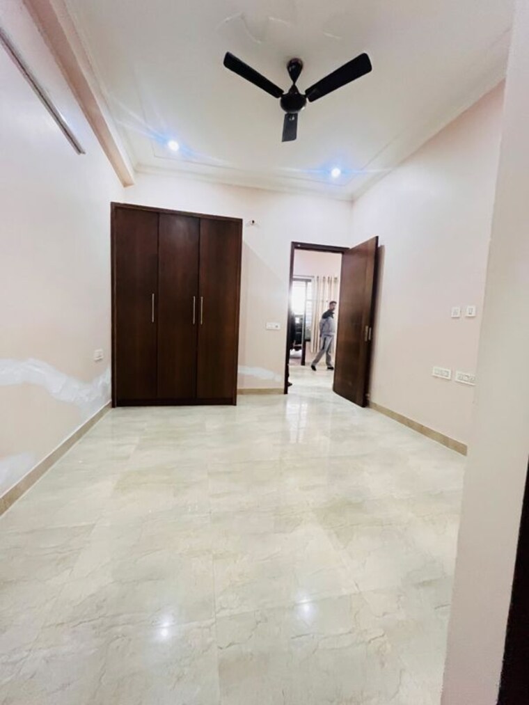Room, sector 46 2 Bedroom 1363 Sq.Ft. Builder Floor In Sector 46 Gurgaon 9942896
