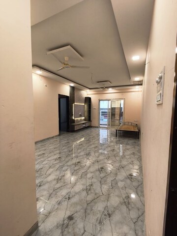 Room in 2 BHK Apartment at Park Express, Baner – for Rent