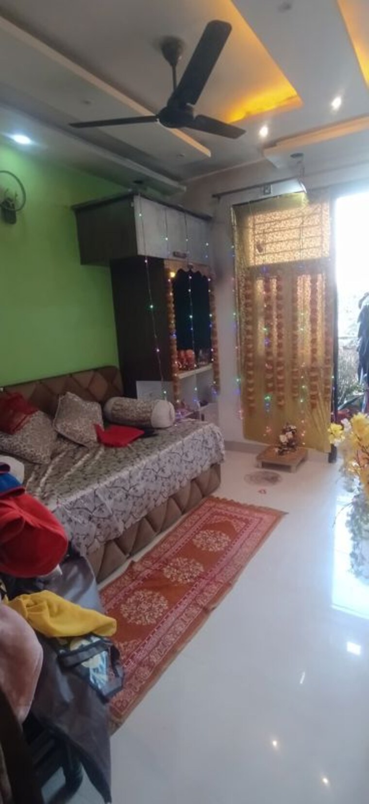 Living Room, vipin garden 3 Bedroom 100 Sq.Yd. Builder Floor In Vipin Garden Delhi 9942982