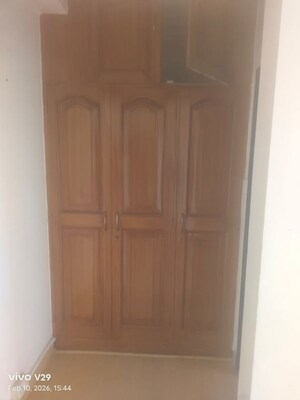 Furnished Amenities in 3 BHK Apartment at DLF Richmond Park, Sector 43 – for Sale