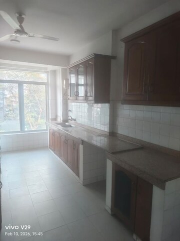 Kitchen in 3 BHK Apartment at DLF Richmond Park, Sector 43 – for Sale