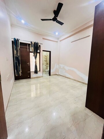 Room in 2 BHK Builder Floor at Sector 47 – for Rent