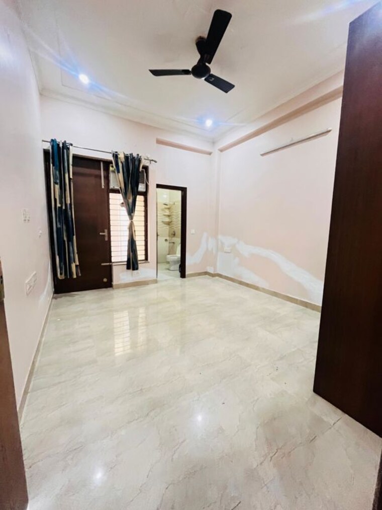 Room, sector 47 2 Bedroom 1352 Sq.Ft. Builder Floor In Sector 47 Gurgaon 9942998