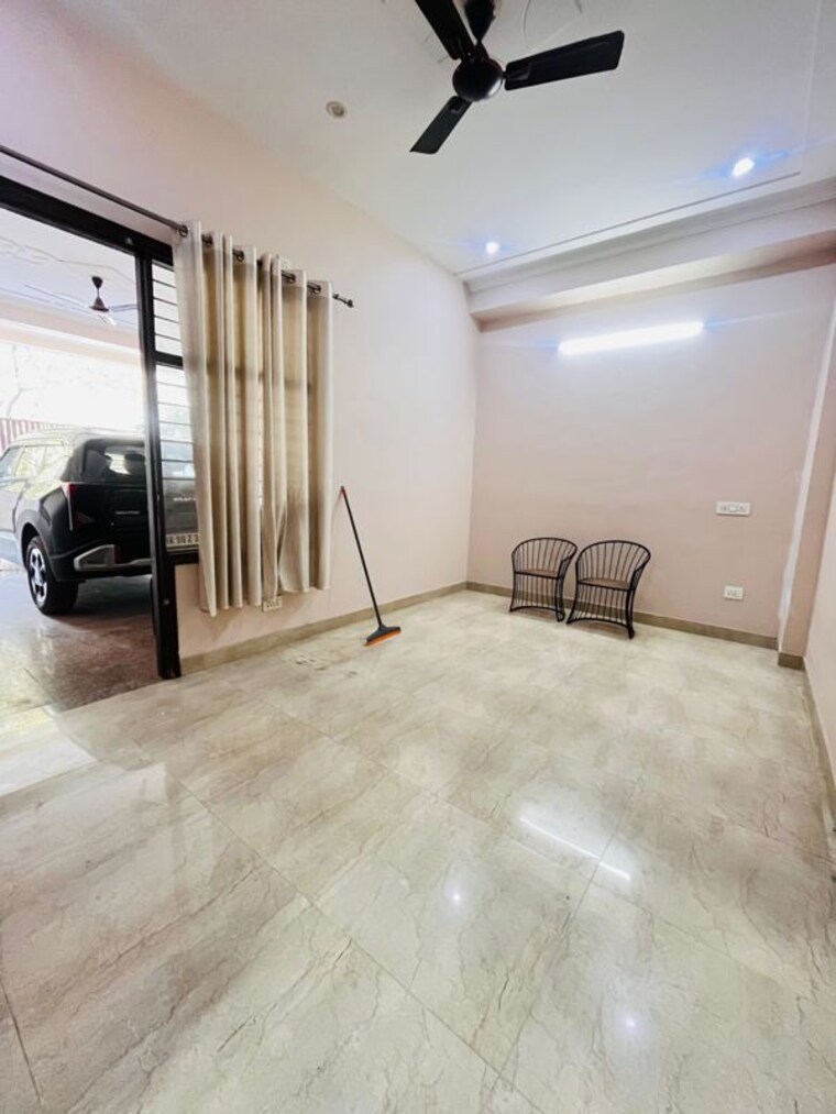 Room, sector 47 2 Bedroom 1352 Sq.Ft. Builder Floor In Sector 47 Gurgaon 9942998
