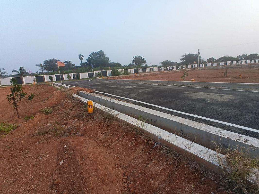 Plot For Sale in Nagamangalam