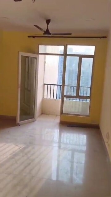 Room in 2.5 BHK Apartment at Gaur City 4th Avenue, Sector 4 Greater Noida – for Sale