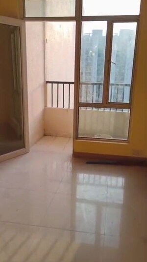 Room in 2.5 BHK Apartment at Gaur City 4th Avenue, Sector 4 Greater Noida – for Sale