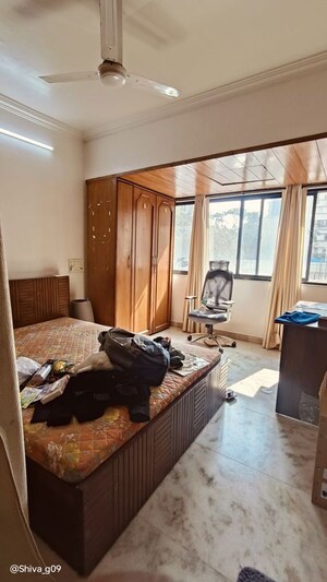 Room in  Pg at Worli Naka – for Rent