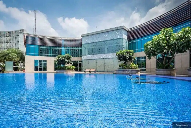 Swimming Pool, k-raheja-modern-vivarea 3 Bedroom 2130 Sq.Ft. Apartment In Mahalaxmi Mumbai 9943064