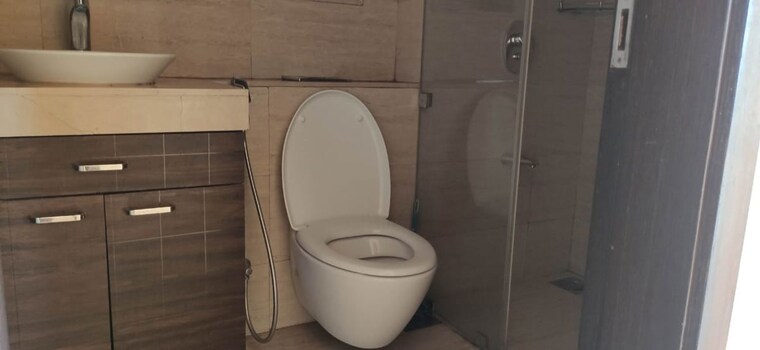 Bathroom, oberoi-exquisite-goregaon 3 Bedroom 1918 Sq.Ft. Apartment In Goregaon East Mumbai 9943070