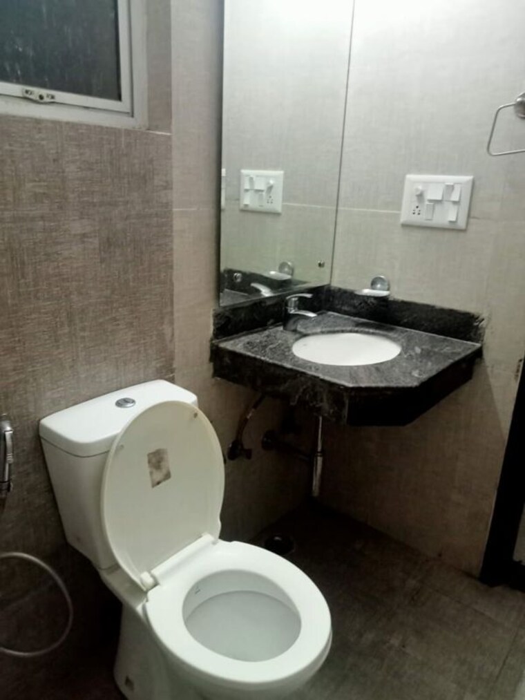 Master Bedroom, smart-world-gems 3.5 Bedroom 1503 Sq.Ft. Builder Floor In Sector 89 Gurgaon 9943230