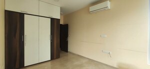 Room in 3 BHK Apartment at Oberoi Exquisite Goregaon, Goregaon East – for Rent