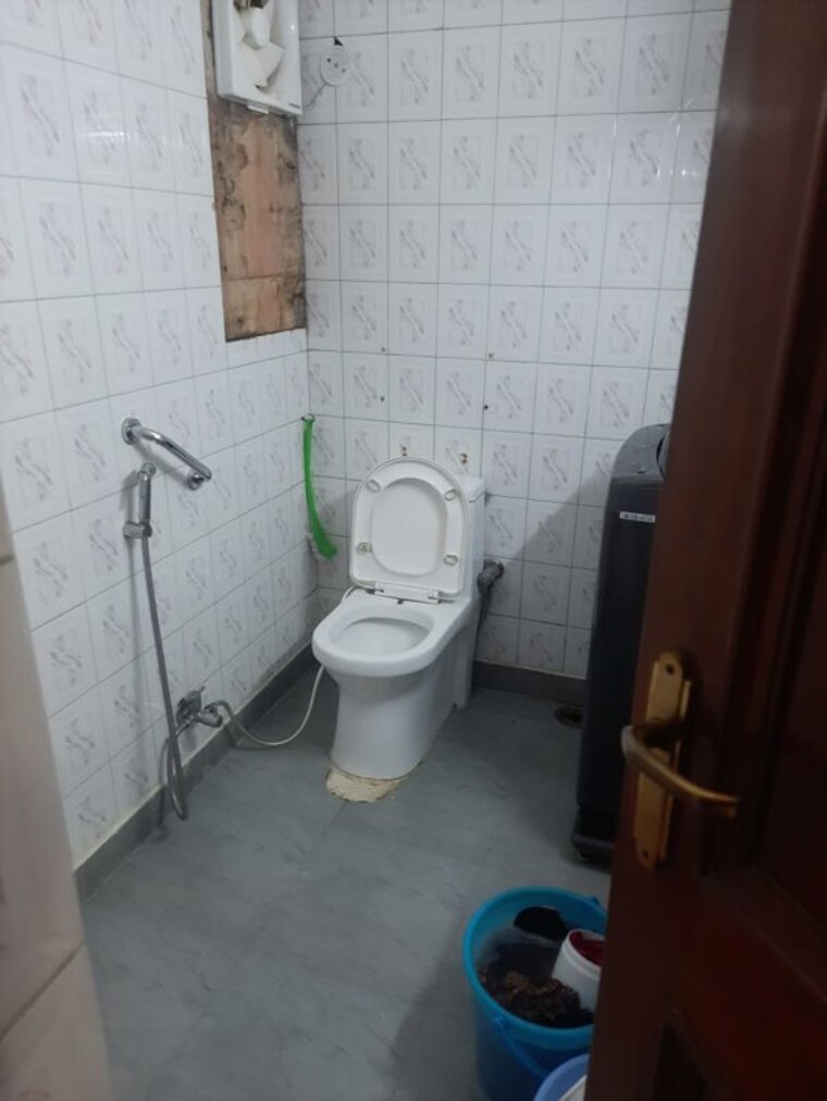Bathroom, ivory-county 3 Bedroom 2034 Sq.Ft. Apartment In Sector 115 Noida 9943326