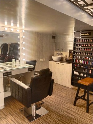 Team Area in  Shop at Sree Mangal Queens Tower, Aundh – for Sale