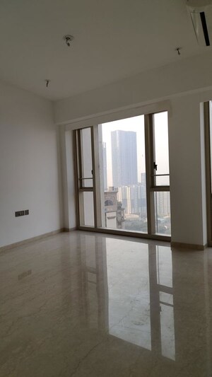 Room in 3 BHK Apartment at Lodha The Park Side, Worli – for Sale