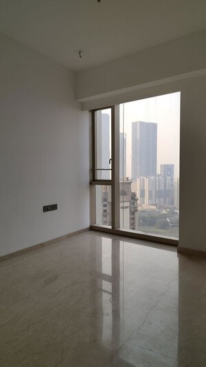 Room in 3 BHK Apartment at Lodha The Park Side, Worli – for Sale