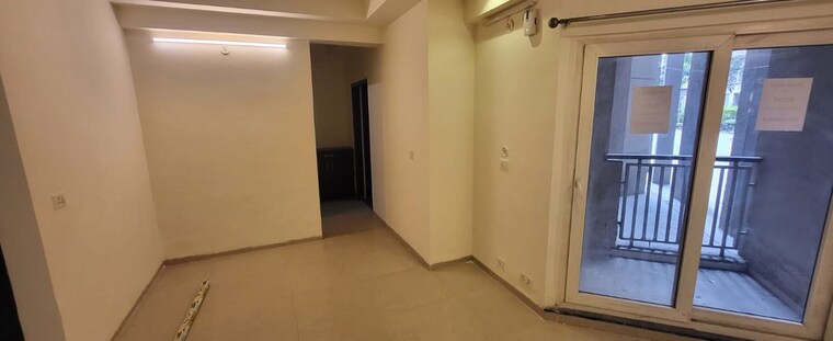 Room, shri-radha-aqua-garden 1 Bedroom 890 Sq.Ft. Apartment In Sector 16b Greater Noida Greater Noida 9943415