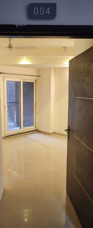 Room in 1 BHK Apartment at Shri Radha Aqua Garden, Sector 16b Greater Noida – for Sale