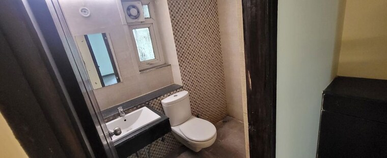 Bathroom, shri-radha-aqua-garden 1 Bedroom 890 Sq.Ft. Apartment In Sector 16b Greater Noida Greater Noida 9943450