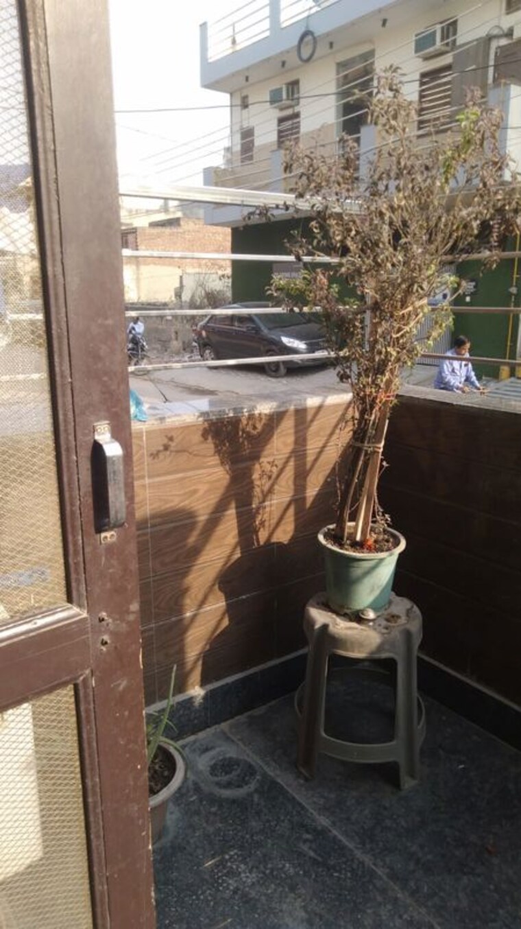 Balcony, sector 23 2 Bedroom 90 Sq.Yd. Builder Floor In Sector 23 Faridabad 9942809