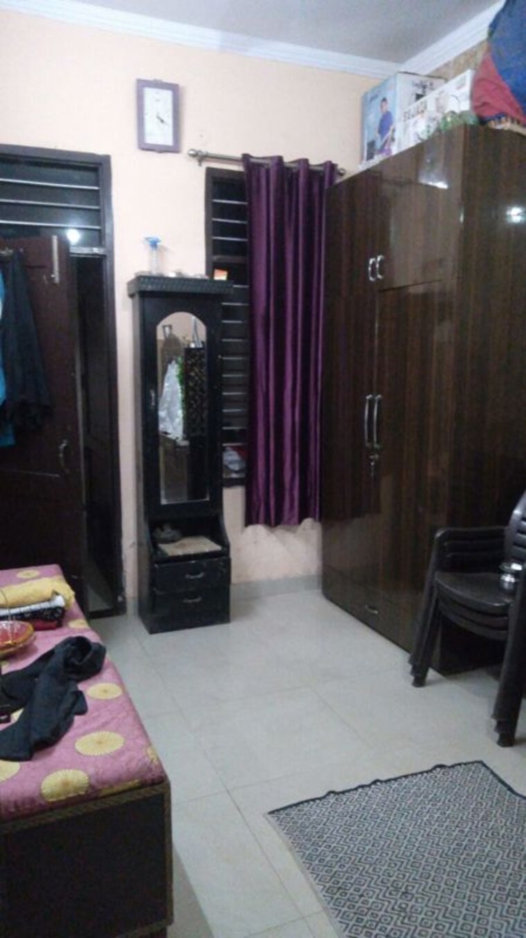 Room, sector 23 2 Bedroom 90 Sq.Yd. Builder Floor In Sector 23 Faridabad 9942809