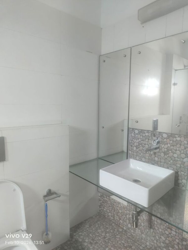 Bathroom, dlf-windsor-court 3 Bedroom 2663 Sq.Ft. Apartment In Dlf Phase iv Gurgaon 9943440