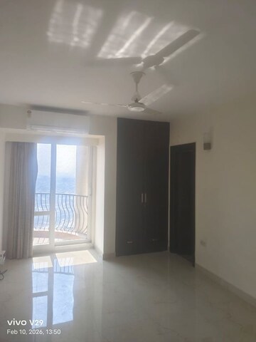 3 BHK Apartment For Rent in DLF Windsor Court, Dlf Phase iv