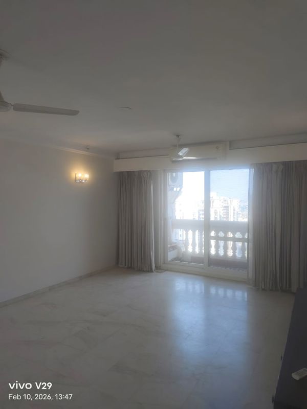 3 BHK + Servant Room Apartment For Rent in DLF Windsor Court