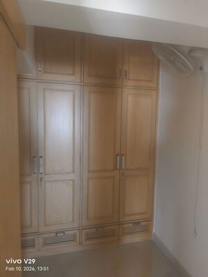 Furnished Amenities in 3 BHK Apartment at DLF Windsor Court, Dlf Phase iv – for Rent