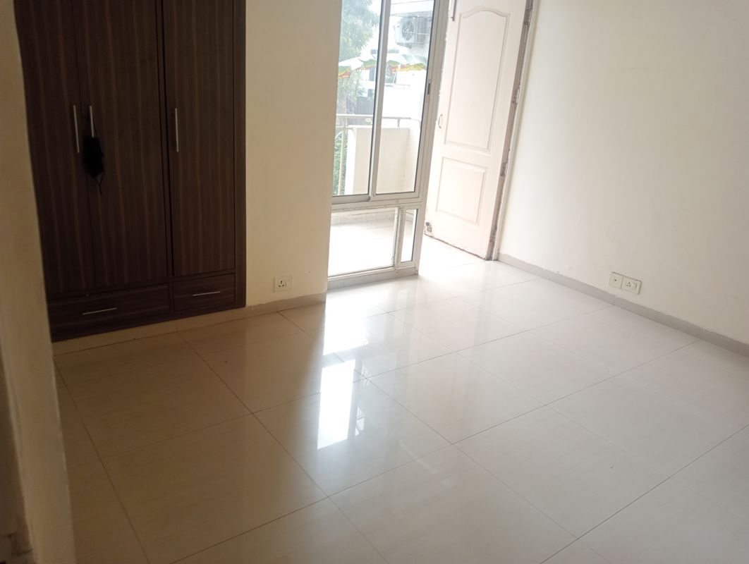 3 BHK + Servant Room Apartment For Rent in Bestech Park View City 1