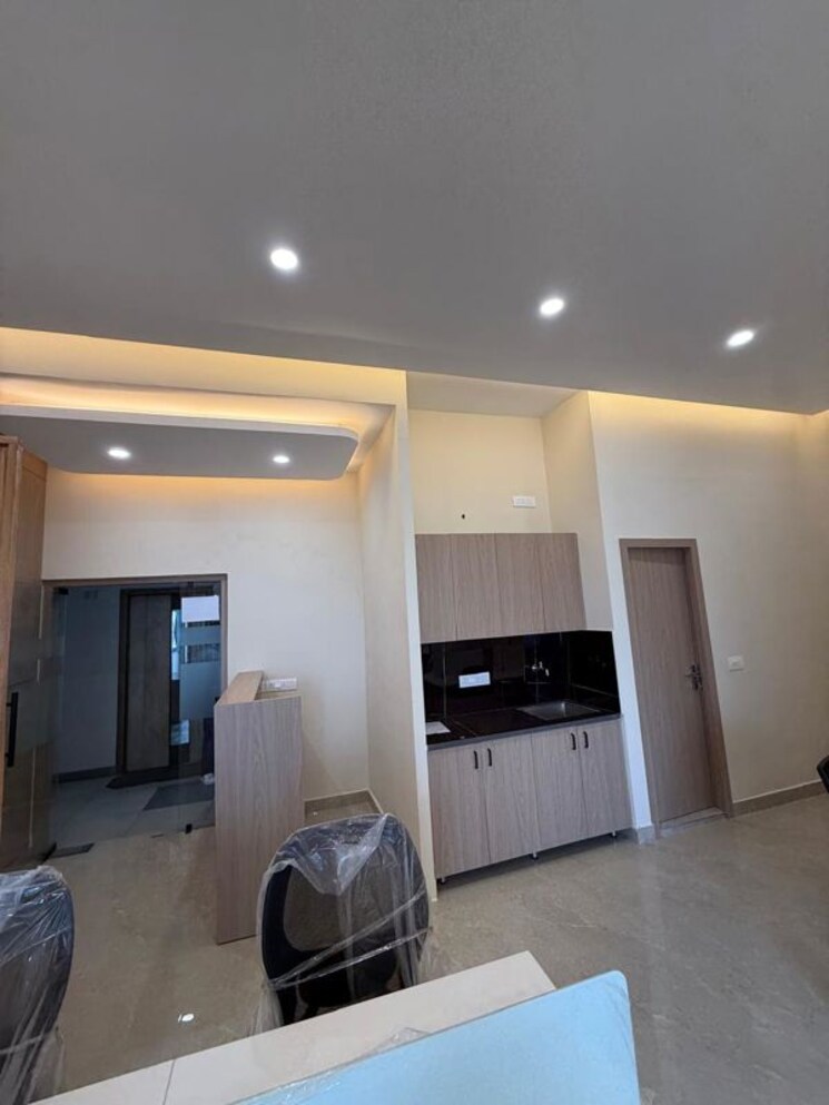 Living Room, dlf-galleria-market Commercial Shop 810 Sq.Ft. In Sector 28 Gurgaon 9940055