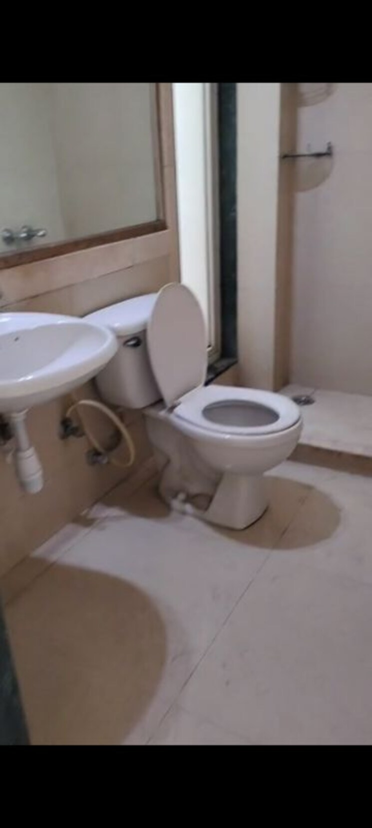 Bathroom, hiranandani-bloomingdale 3 Bedroom 1400 Sq.Ft. Apartment In Ghodbunder Road Thane 9943690