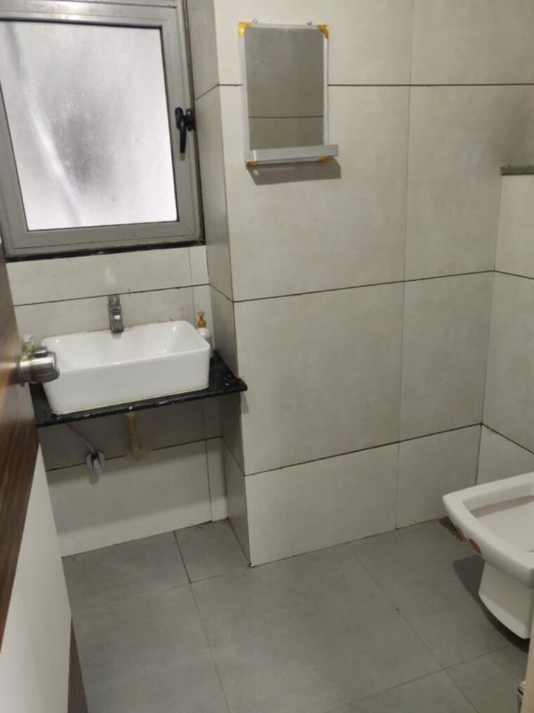 Bathroom, vaishnodevi circle Commercial Office Space 710 Sq.Ft. In Vaishnodevi Circle Ahmedabad 9943719