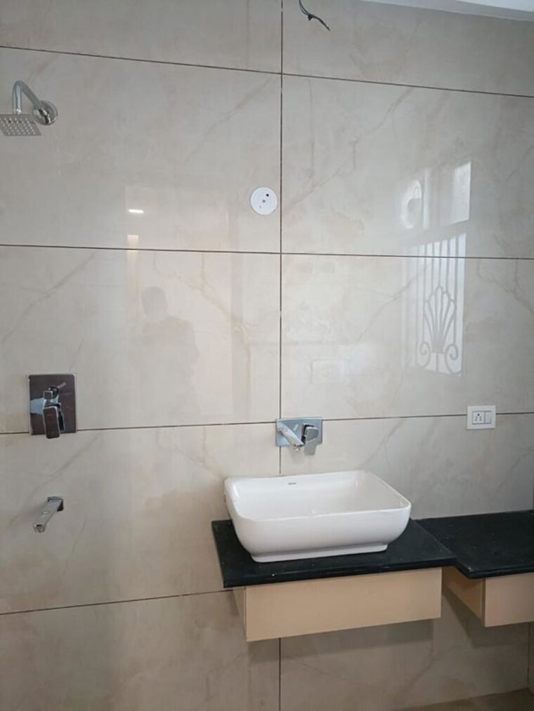 Bathroom, puri-vip-floors 3 Bedroom 2700 Sq.Ft. Apartment In Sector 81 Faridabad 9943752