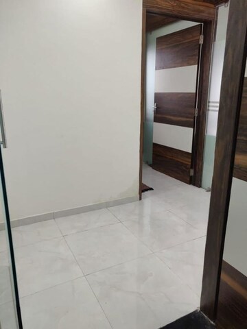 Room in  Office Space at Vaishnodevi Circle – for Rent