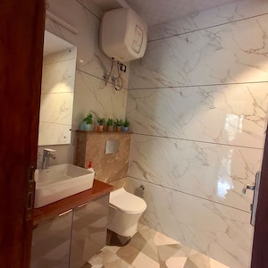Bathroom in 1 BHK Builder Floor at Sector 52 – for Rent