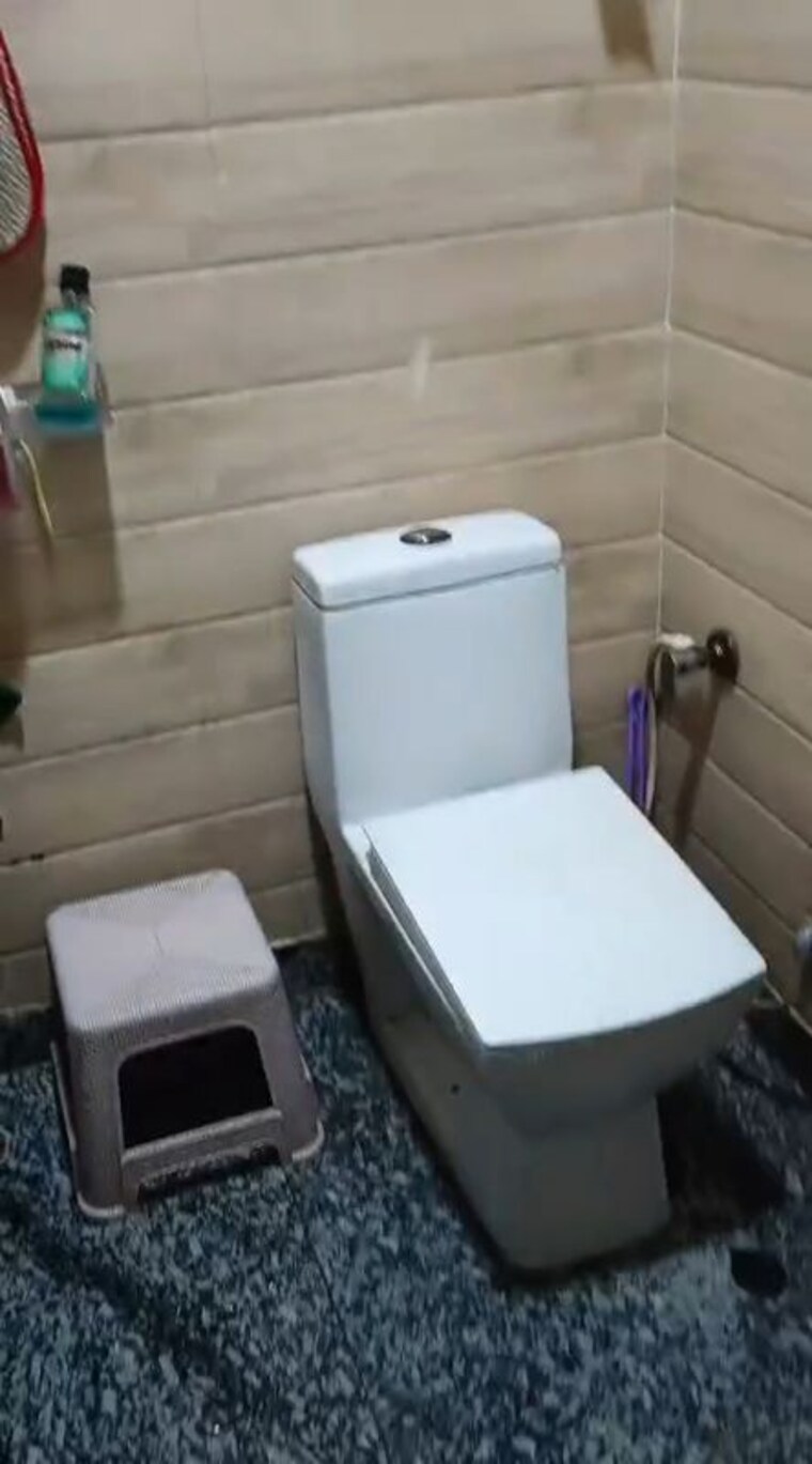 Master Bedroom, vipin garden 3 Bedroom 100 Sq.Yd. Builder Floor In Vipin Garden Delhi 9943777