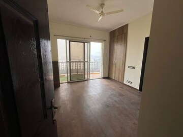 Room in 2 BHK Apartment at Gaur City 2 - 14th Avenue, Sector 16c Greater Noida – for Sale
