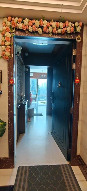 Room in 3 BHK Apartment at Indiabulls Blu, Worli – for Sale