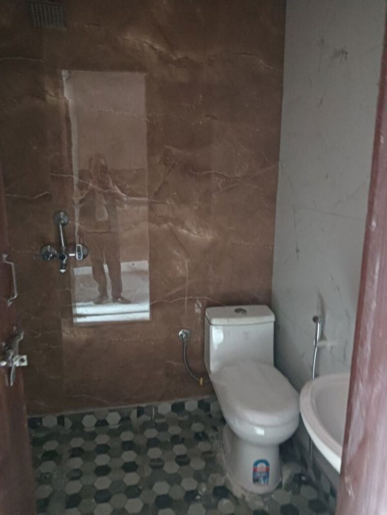 Bathroom, gaur-yamuna-city-7th-parkview 2 Bedroom 945 Sq.Ft. Villa In Gaur Yamuna City Greater Noida 9943964