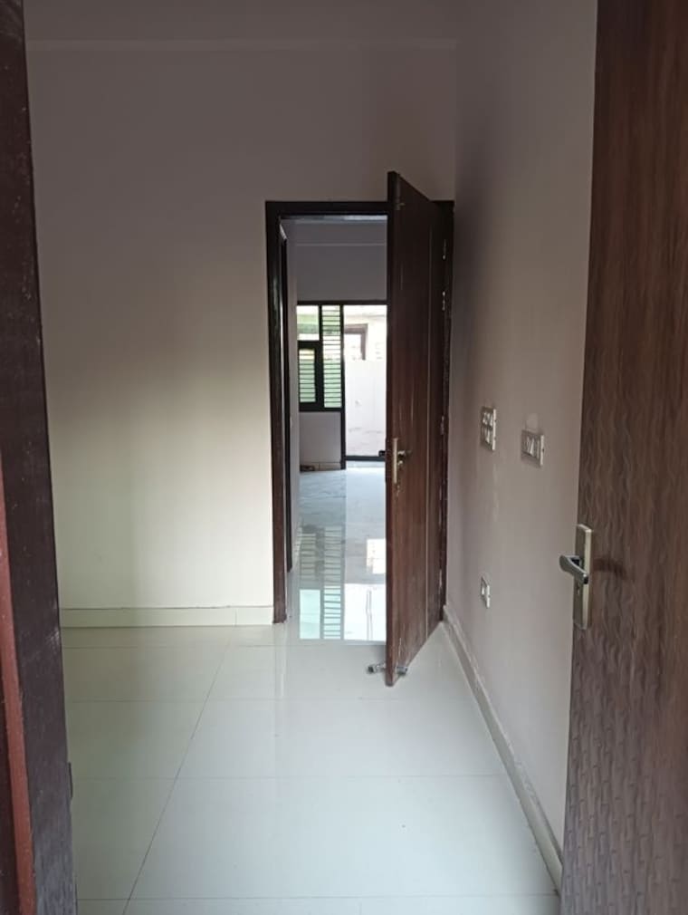 Room, gaur-yamuna-city-7th-parkview 2 Bedroom 945 Sq.Ft. Villa In Gaur Yamuna City Greater Noida 9943964